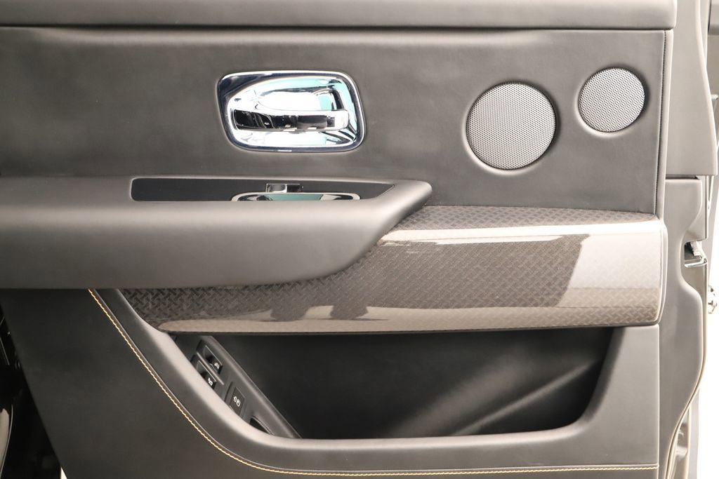 Used 2025 Rolls-Royce Cullinan Black Badge image 35