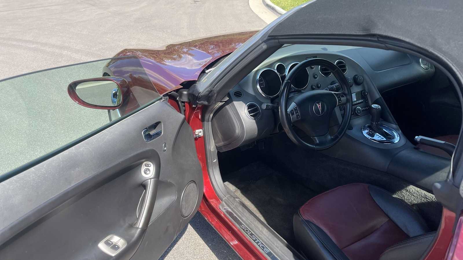 Used 2009 Pontiac Solstice GXP RWD image 12