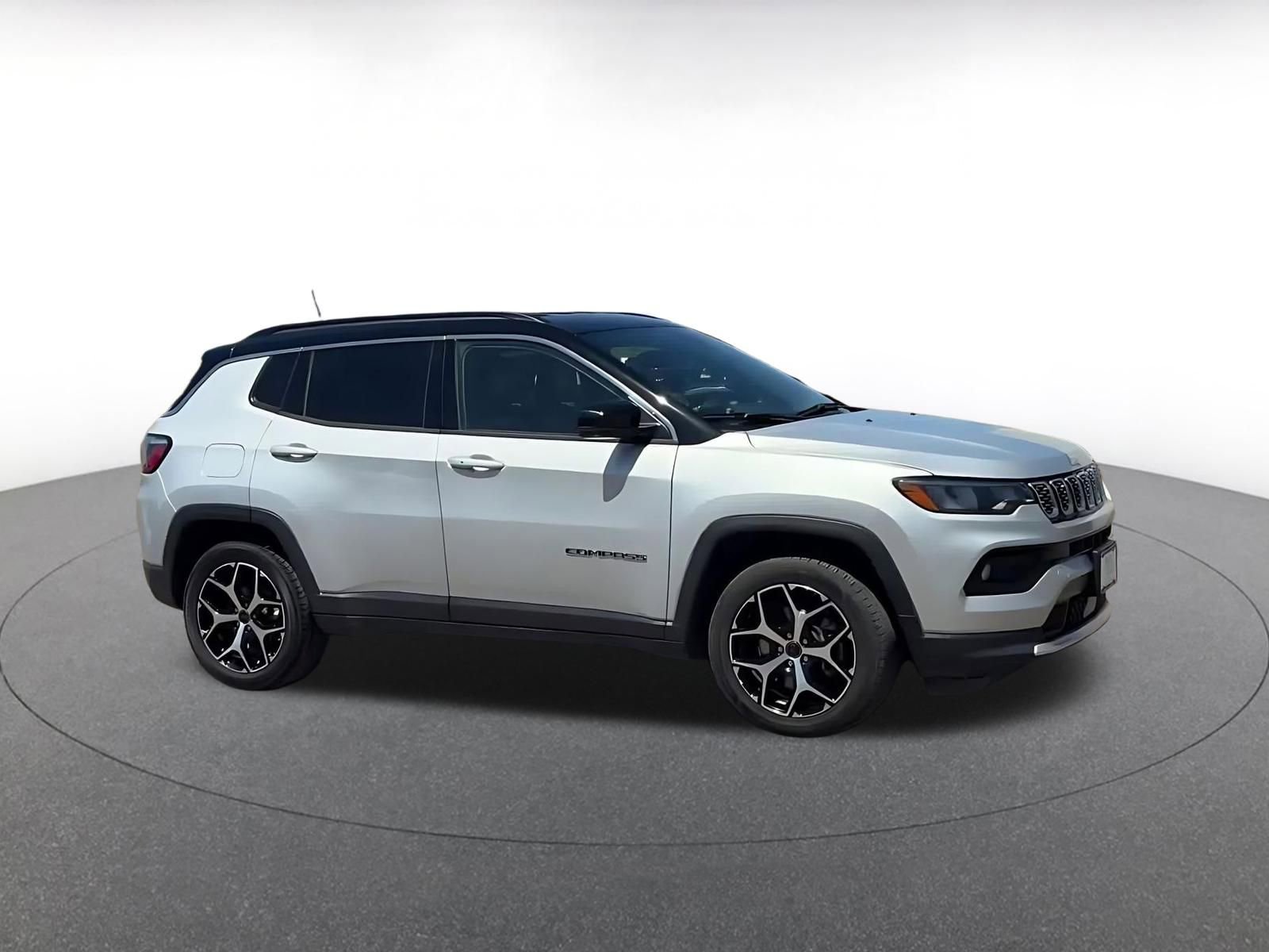 Used 2025 Jeep Compass Limited image 2