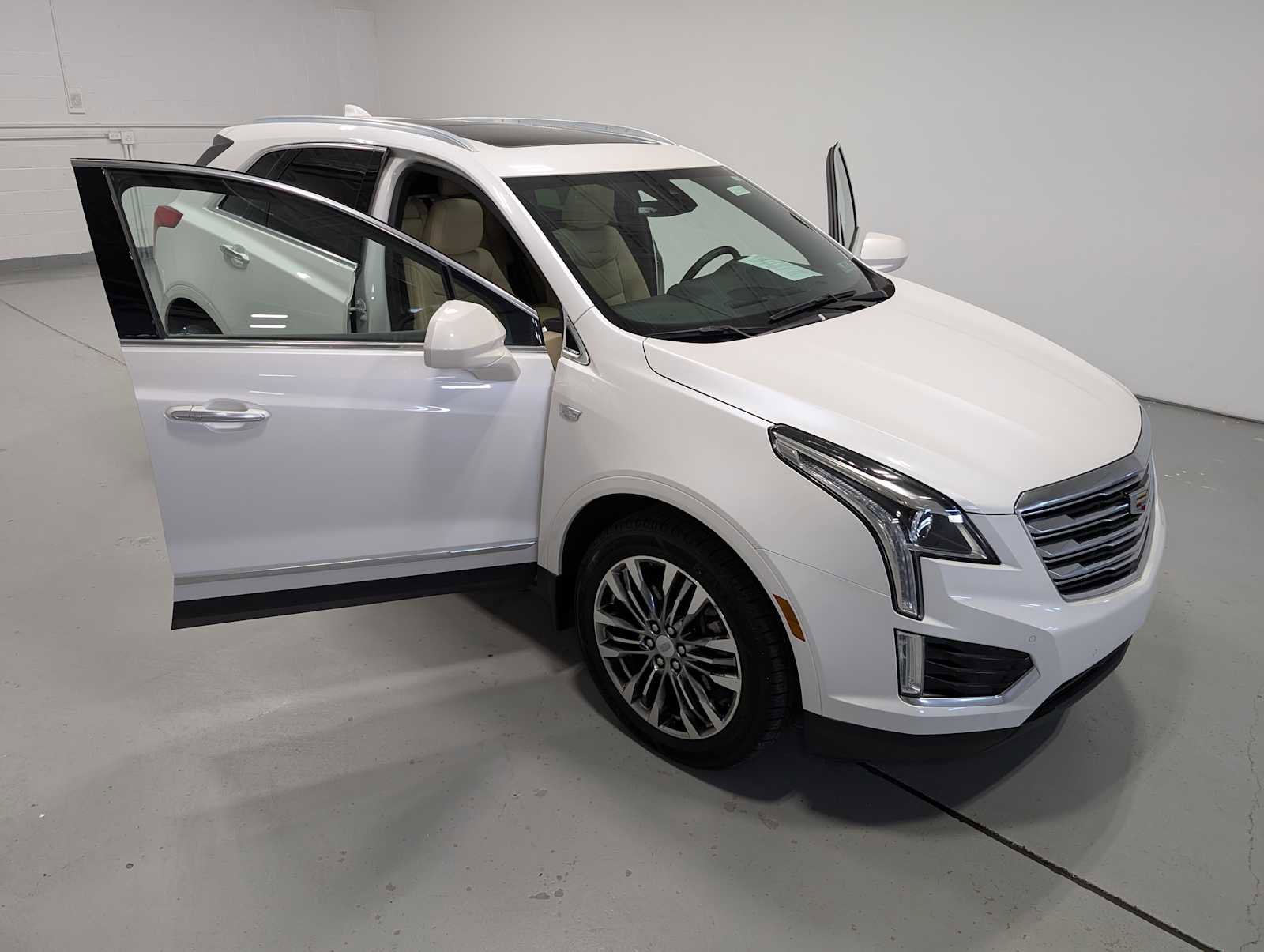Used 2019 Cadillac XT5 Luxury AWD/4WD image 16