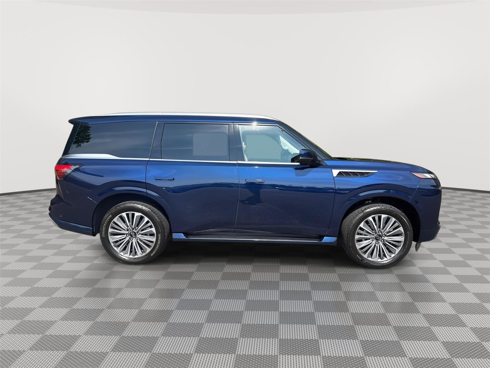 Certified 2025 INFINITI QX80 Sensory image 5