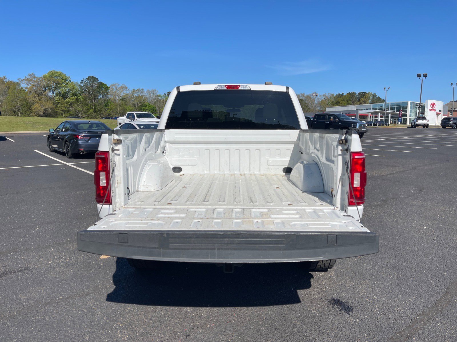 Used 2022 Ford F150 XLT w/ Trailer Tow Package image 16