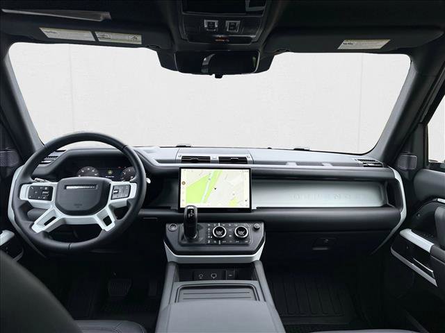 New 2024 Land Rover Defender 110 SE image 19