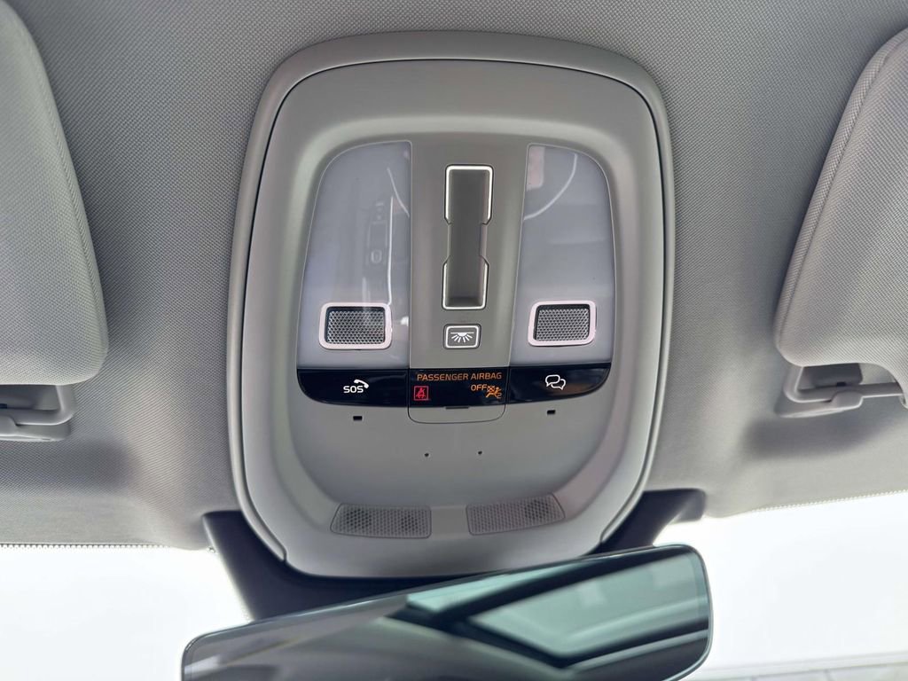 Certified 2023 Volvo XC90 B6 Plus image 30