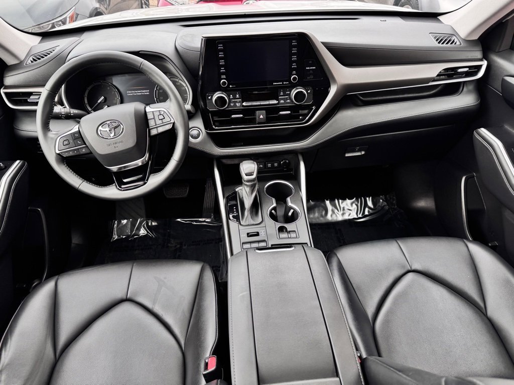 Certified 2021 Toyota Highlander XLE image 10