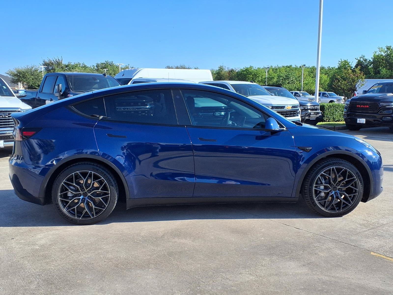 Used 2023 Tesla Model Y Long Range AWD/4WD image 4