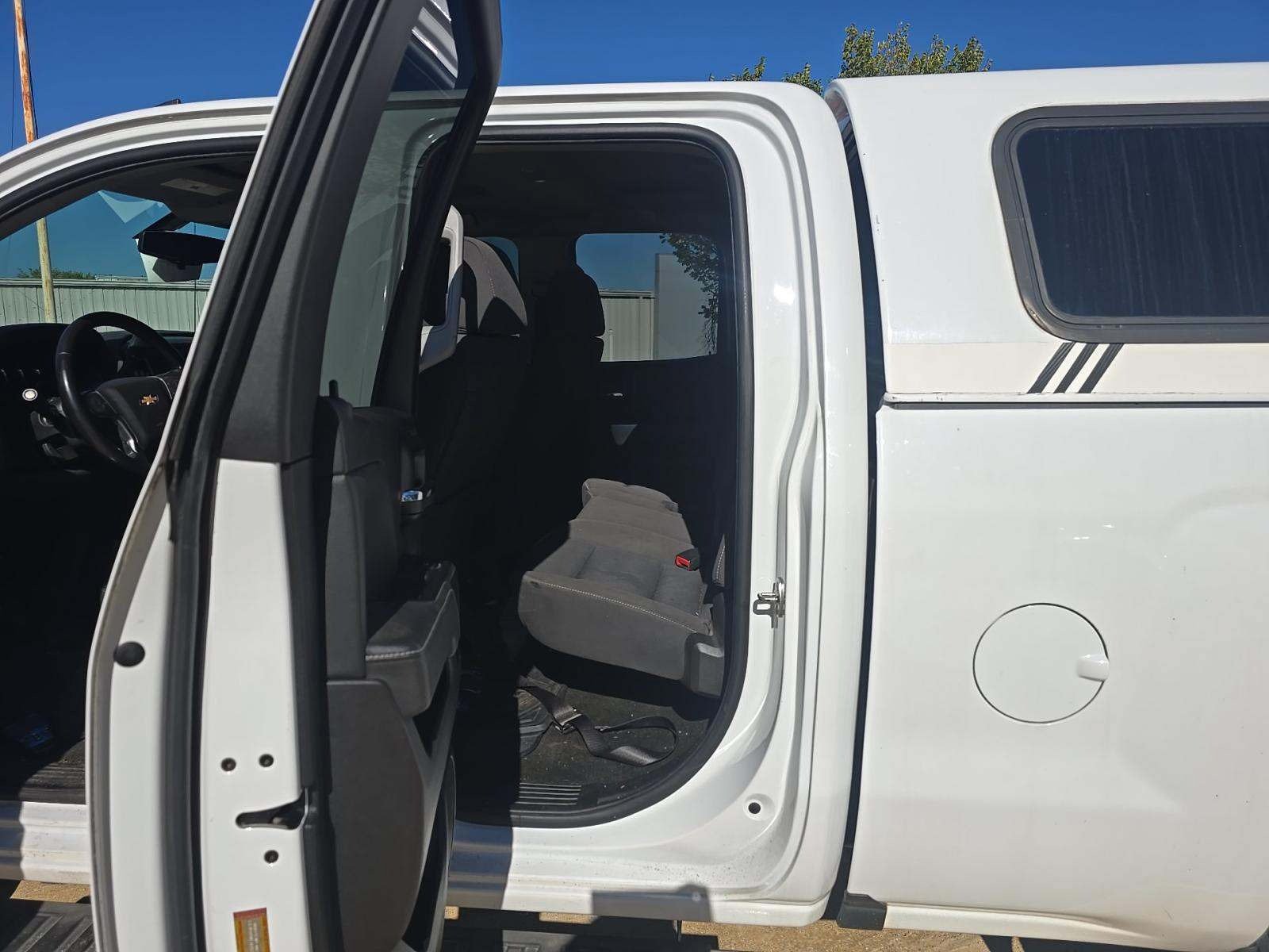 Used 2018 Chevrolet Silverado 1500 LT AWD/4WD image 9