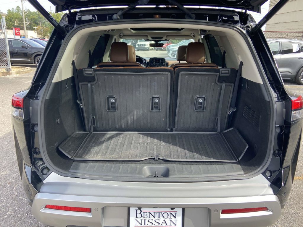 Used 2023 Nissan Pathfinder Platinum AWD/4WD image 7