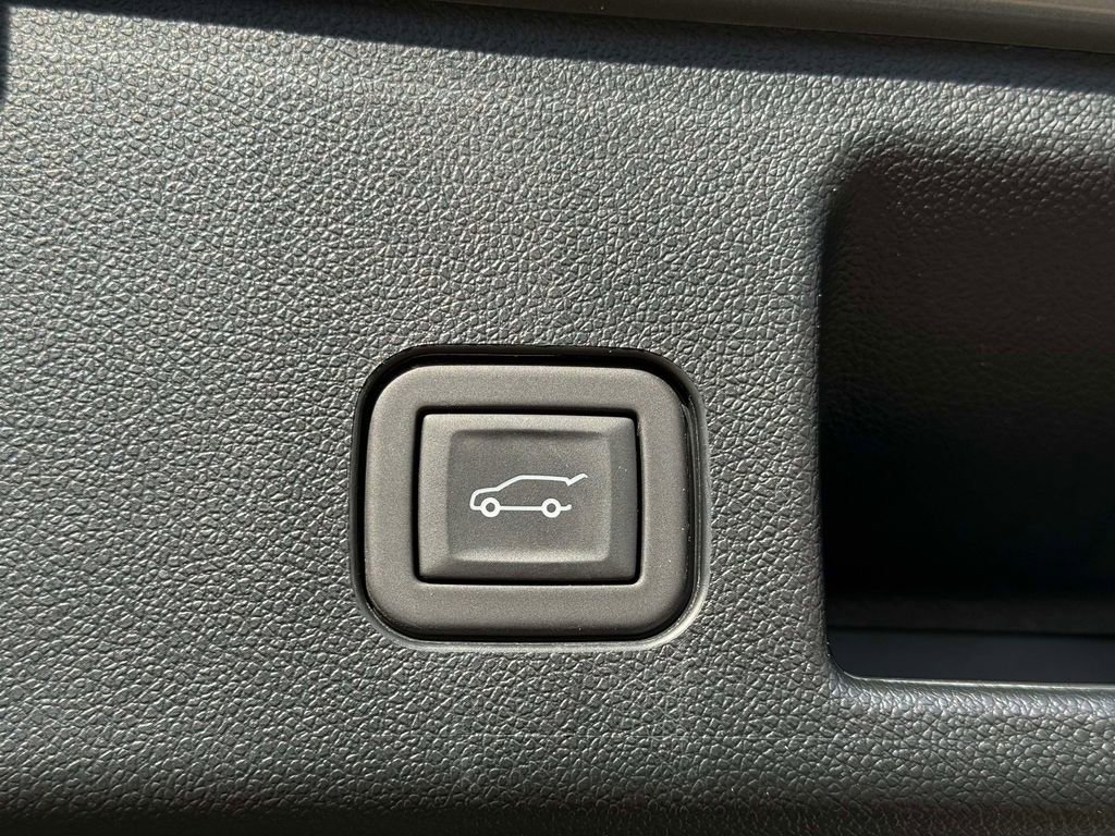 Used 2024 Chevrolet Equinox EV LT image 18