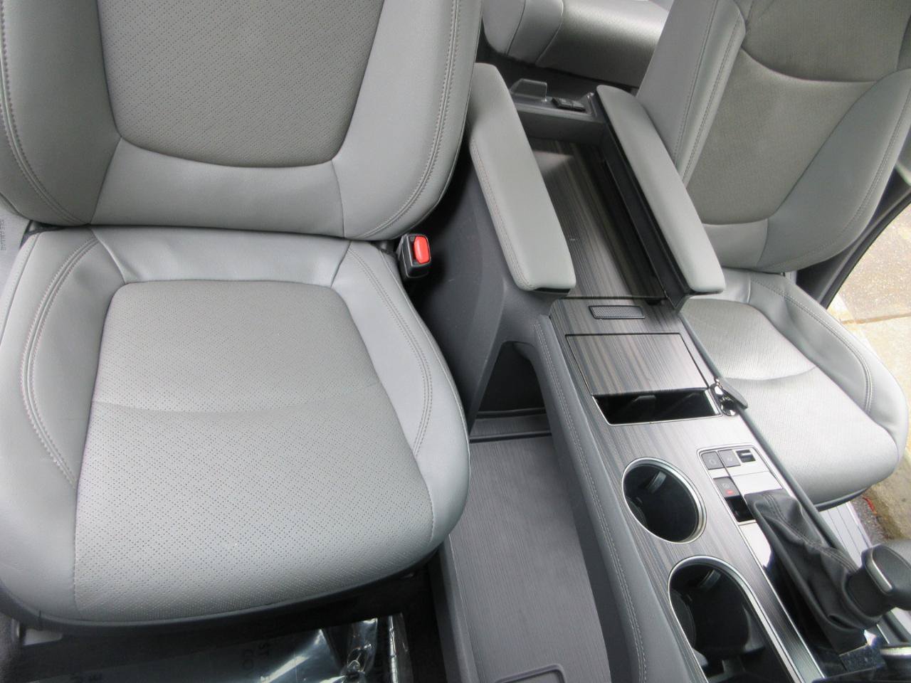 Used 2024 Toyota Sienna Limited AWD image 30