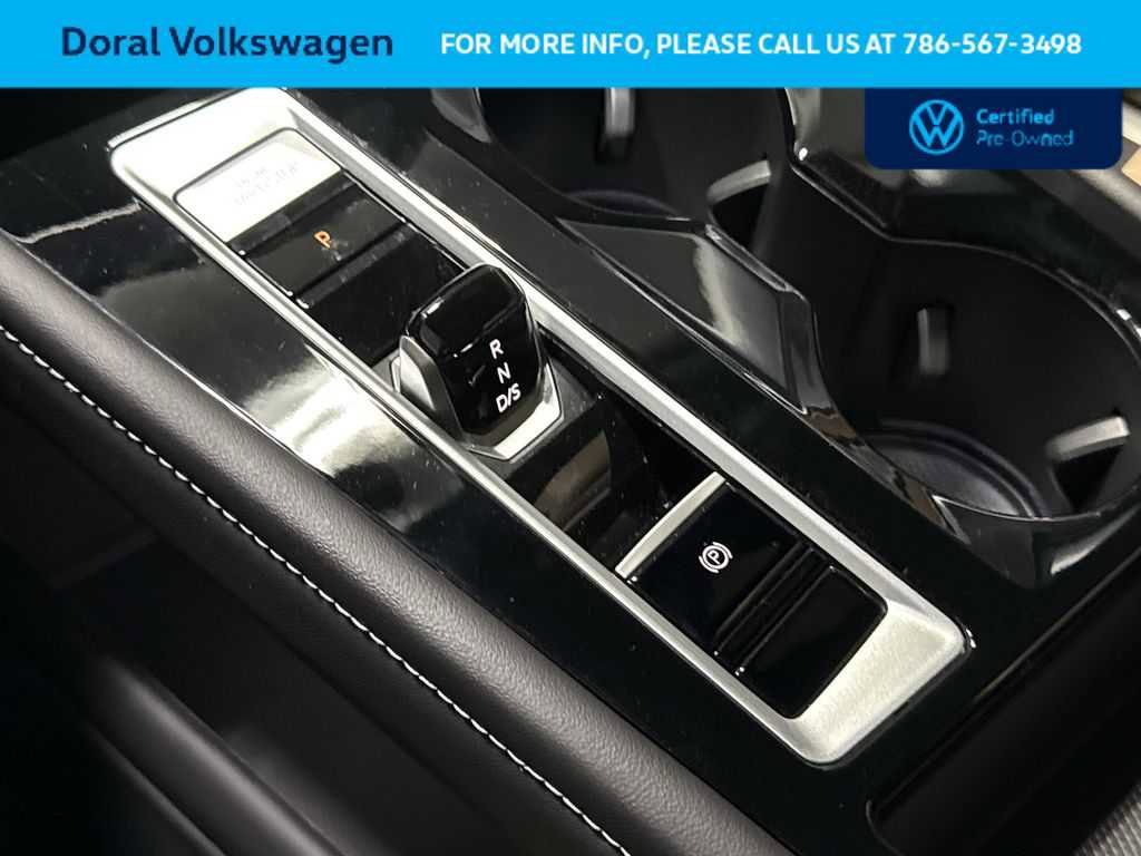 Certified 2024 Volkswagen Atlas Cross Sport SE w/ Panoramic Sunroof Package FWD image 21