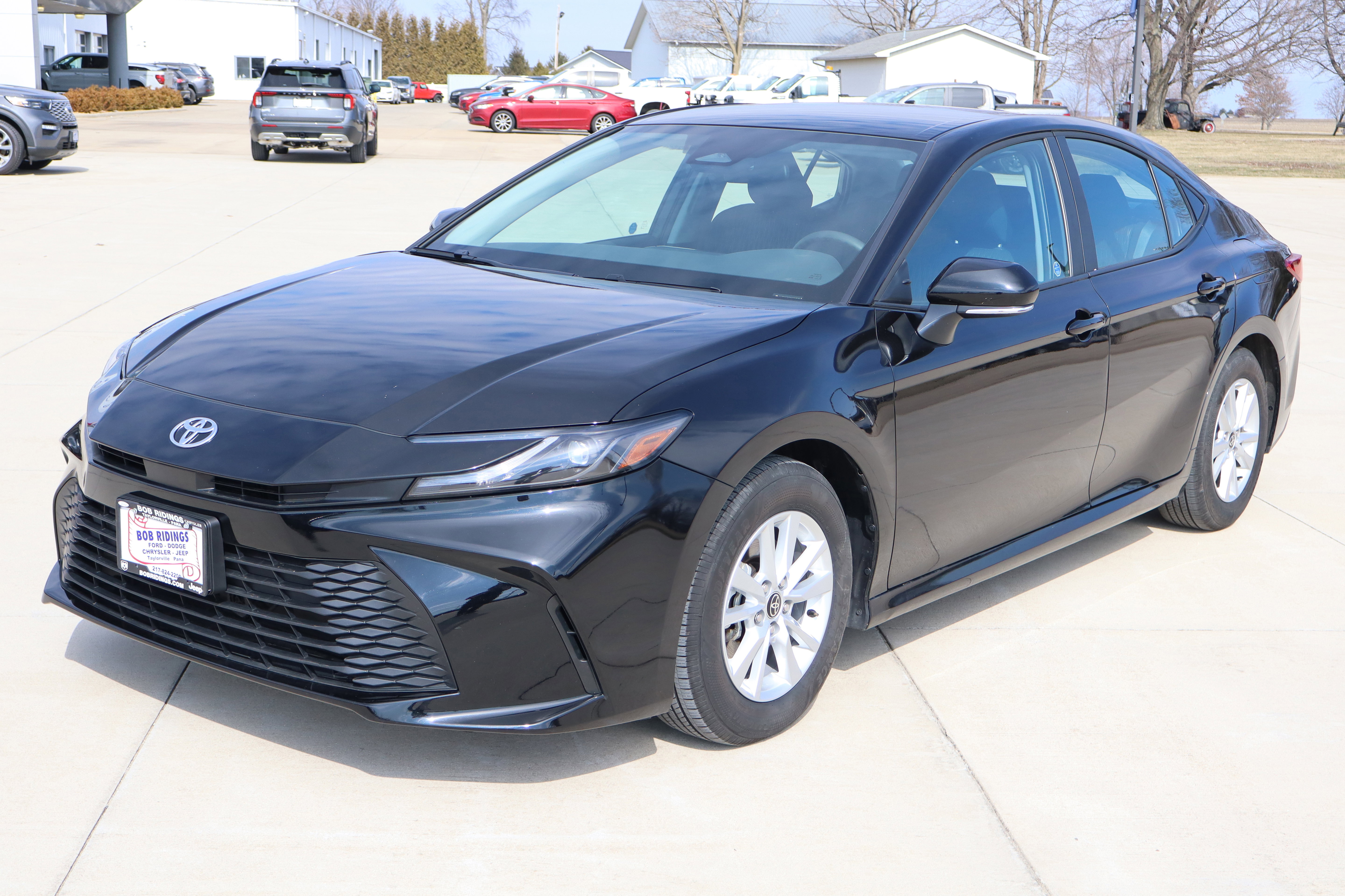 Used 2025 Toyota Camry LE image 2