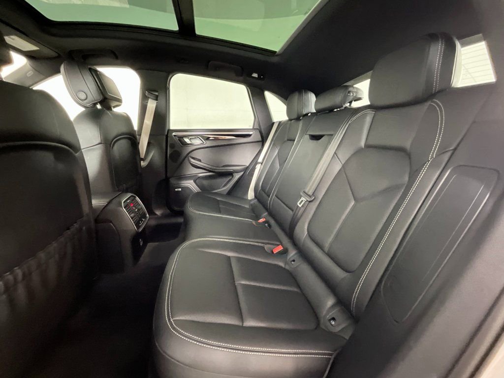 Used 2022 Porsche Macan AWD/4WD image 25