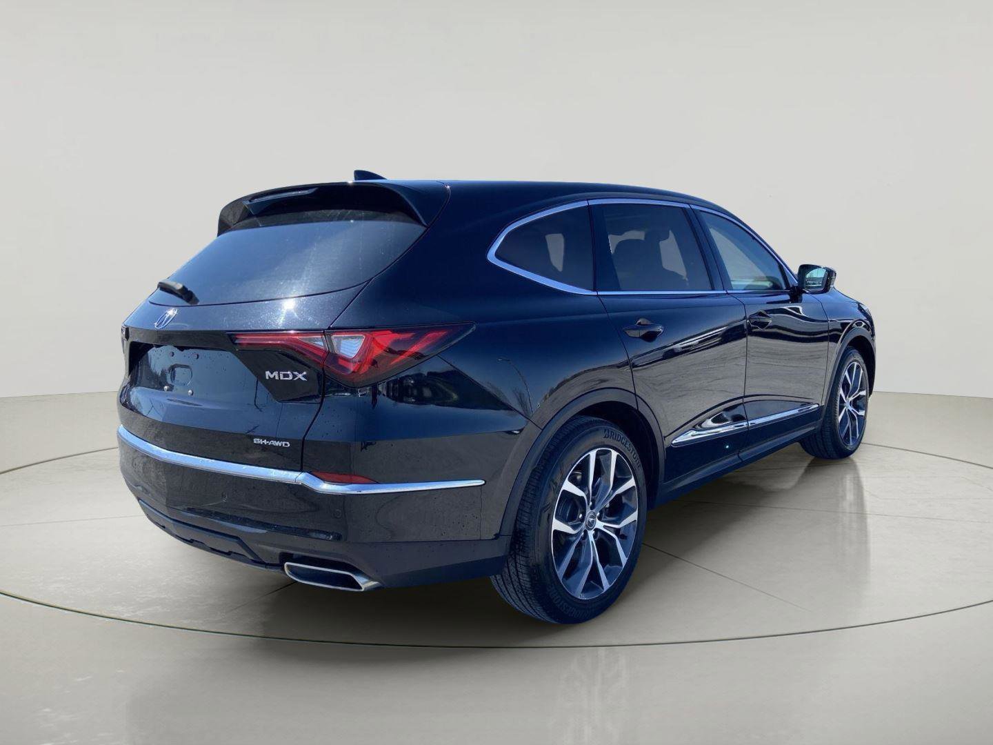 Used 2023 Acura MDX SH-AWD w/ Technology Package image 3