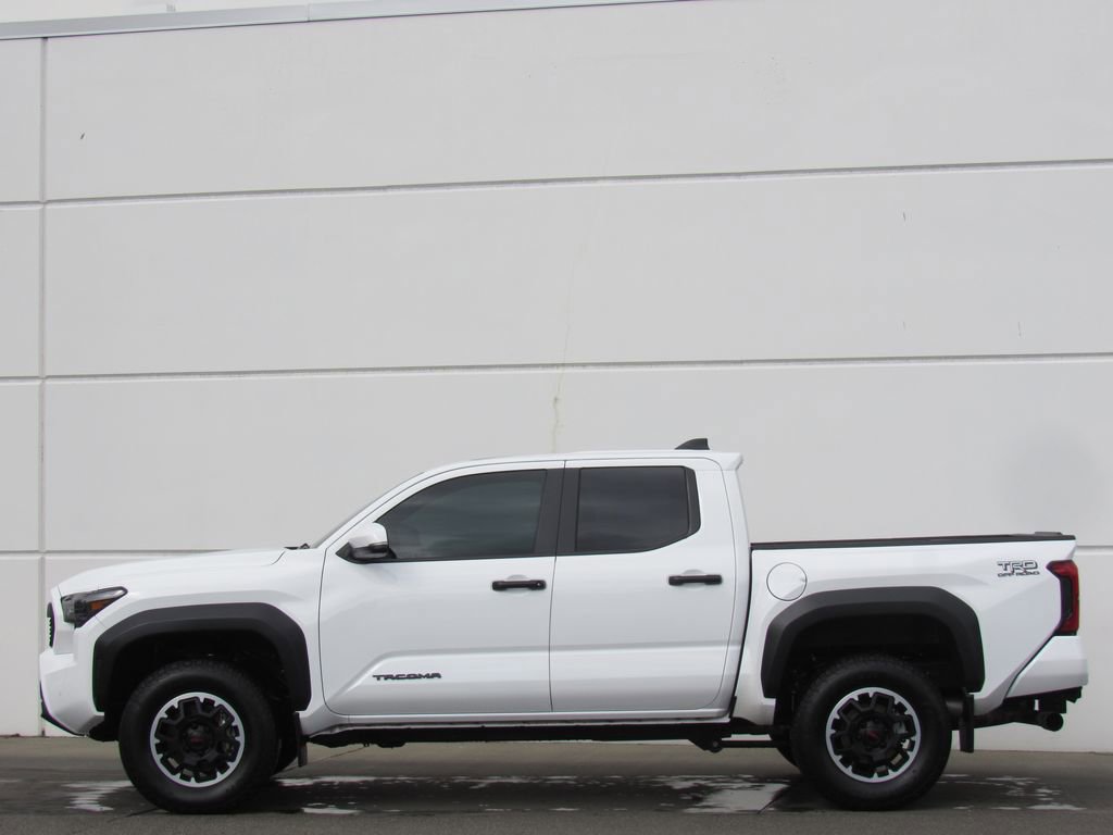 Certified 2024 Toyota Tacoma TRD Off-Road w/ TRD Off Road Upgrade Package AWD/4WD image 4