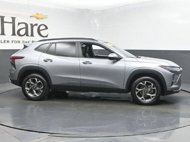 Used 2025 Chevrolet Trax LT FWD image 54