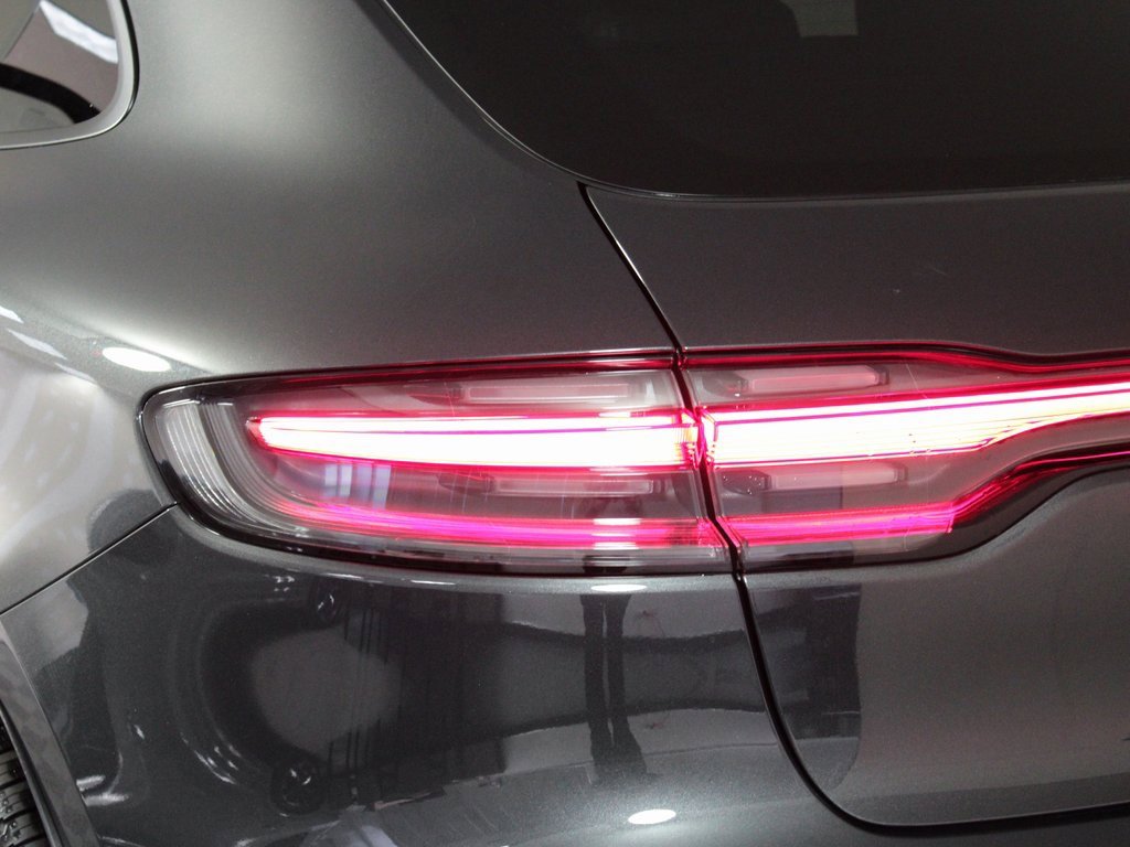 Used 2025 Porsche Macan image 12