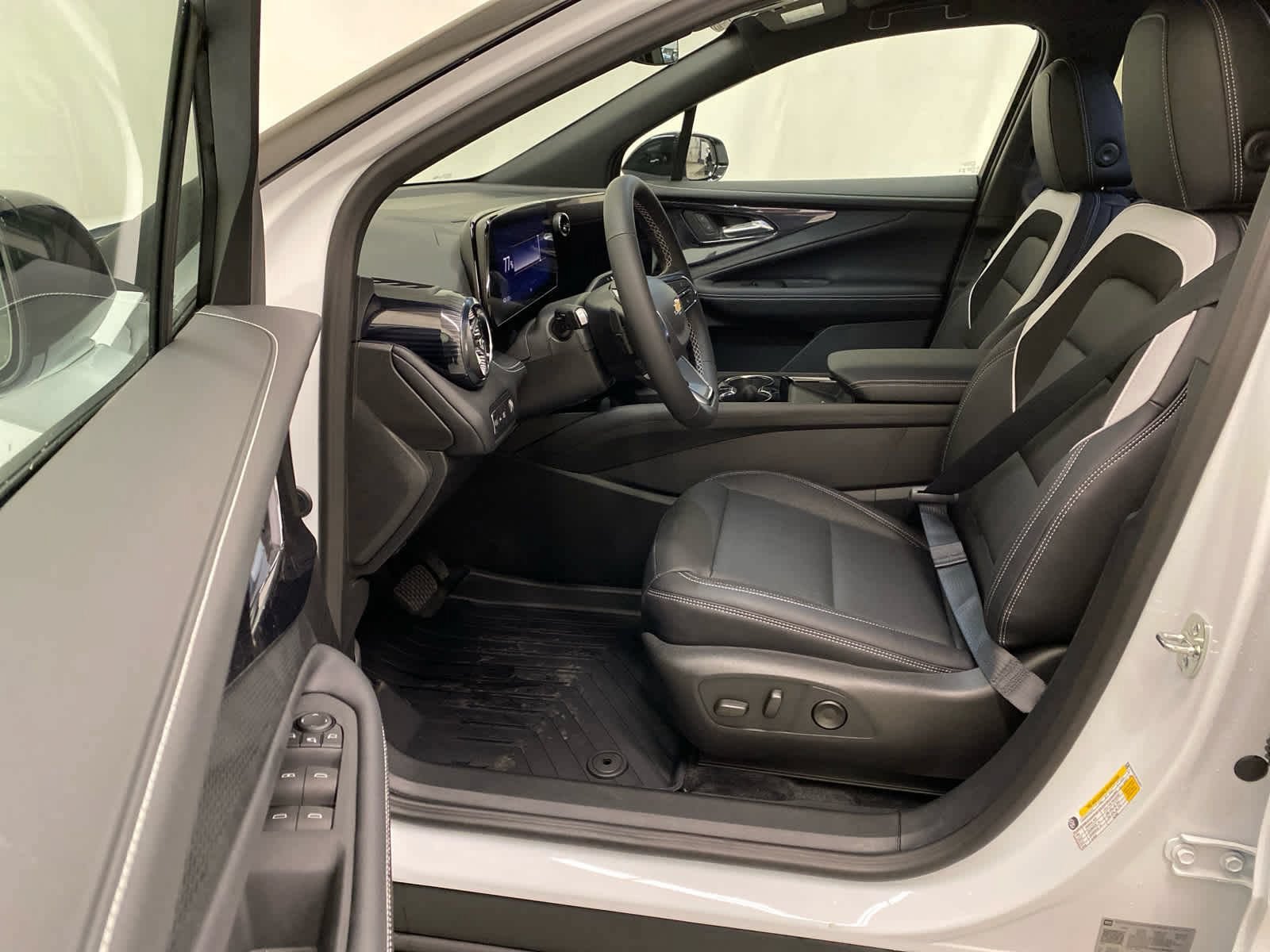 New 2025 Chevrolet Blazer EV LT AWD/4WD image 14