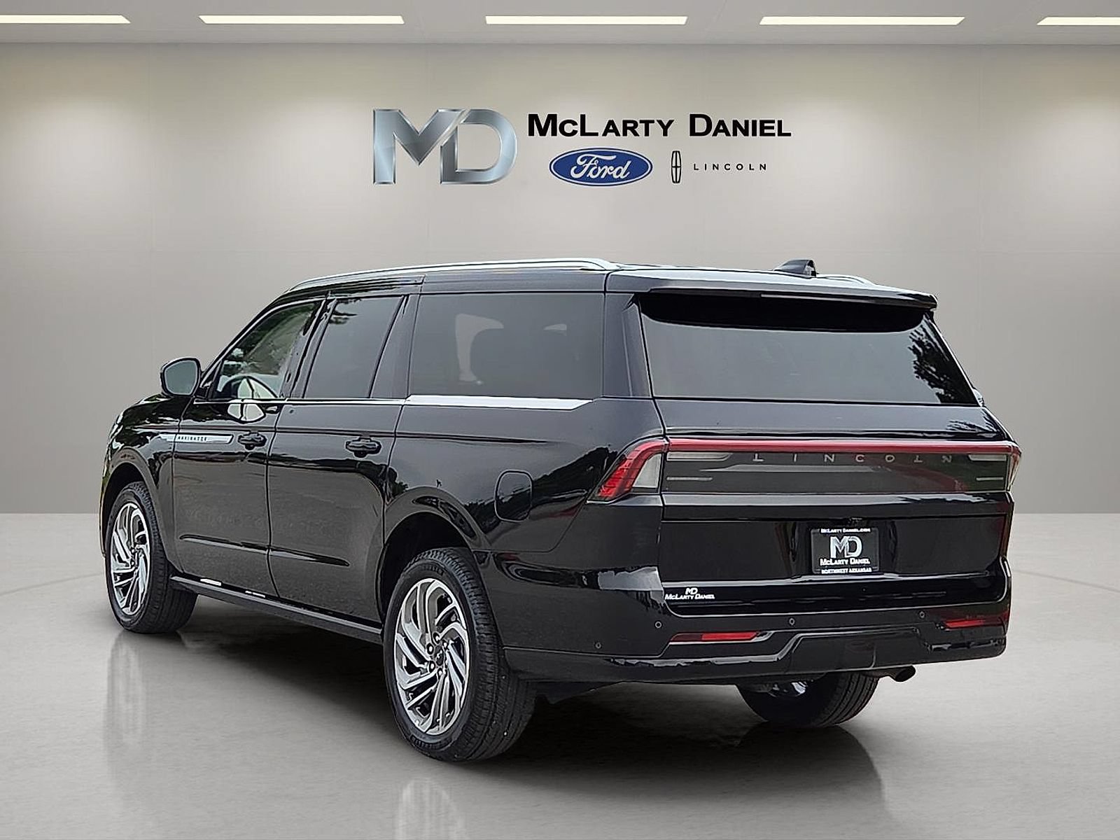 Used 2025 Lincoln Navigator L Reserve AWD/4WD image 4