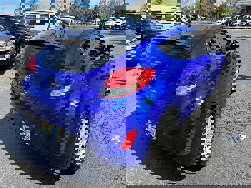 Used 2012 Hyundai Veloster image 2