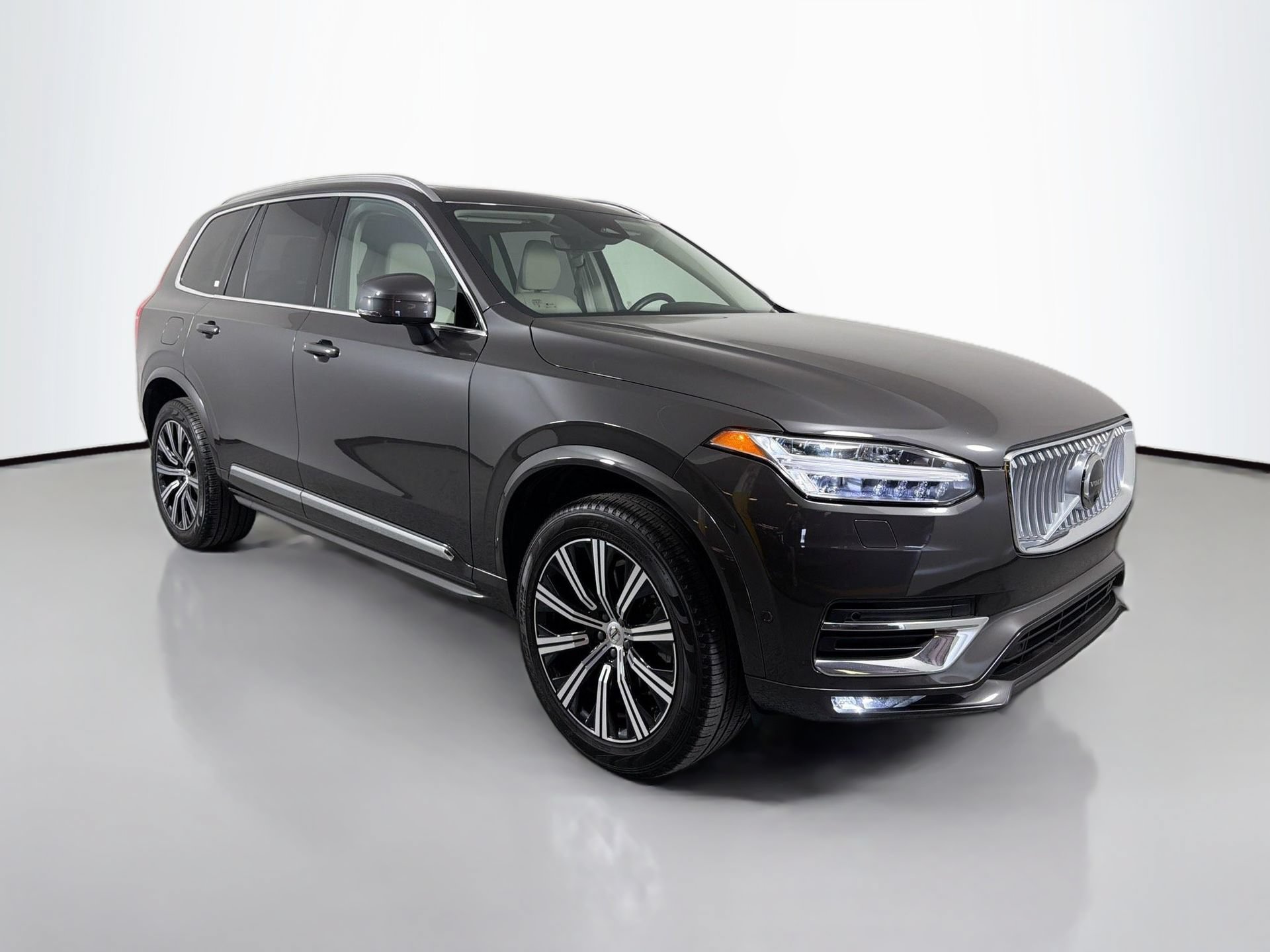 Certified 2024 Volvo XC90 B5 Plus w/ Protection Package AWD/4WD image 3