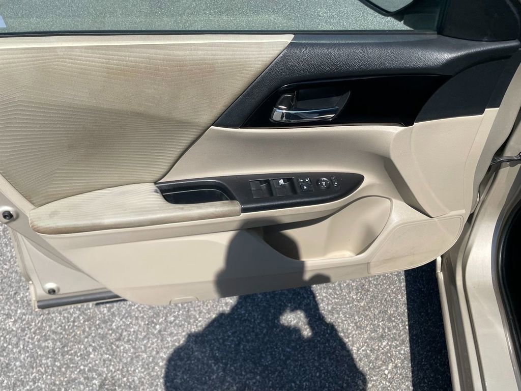 Used 2017 Honda Accord LX image 11