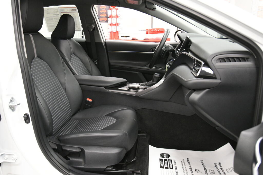 Used 2024 Toyota Camry SE image 24