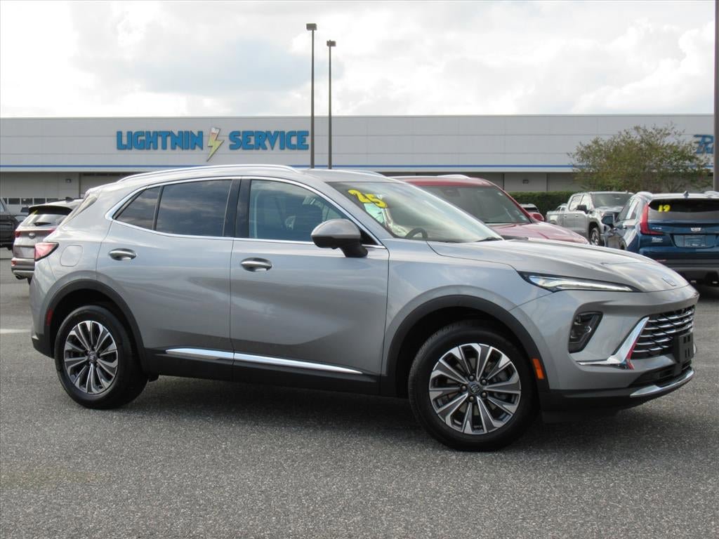 Used 2025 Buick Envision Preferred AWD/4WD image 2