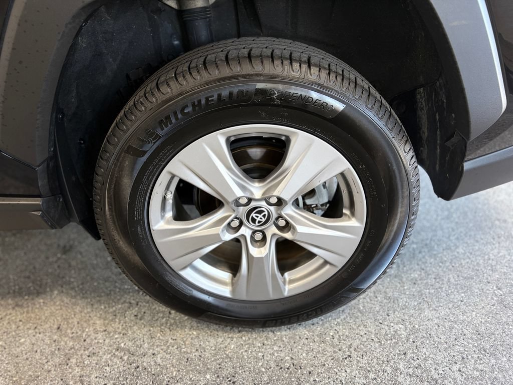 Used 2023 Toyota RAV4 LE AWD/4WD image 26