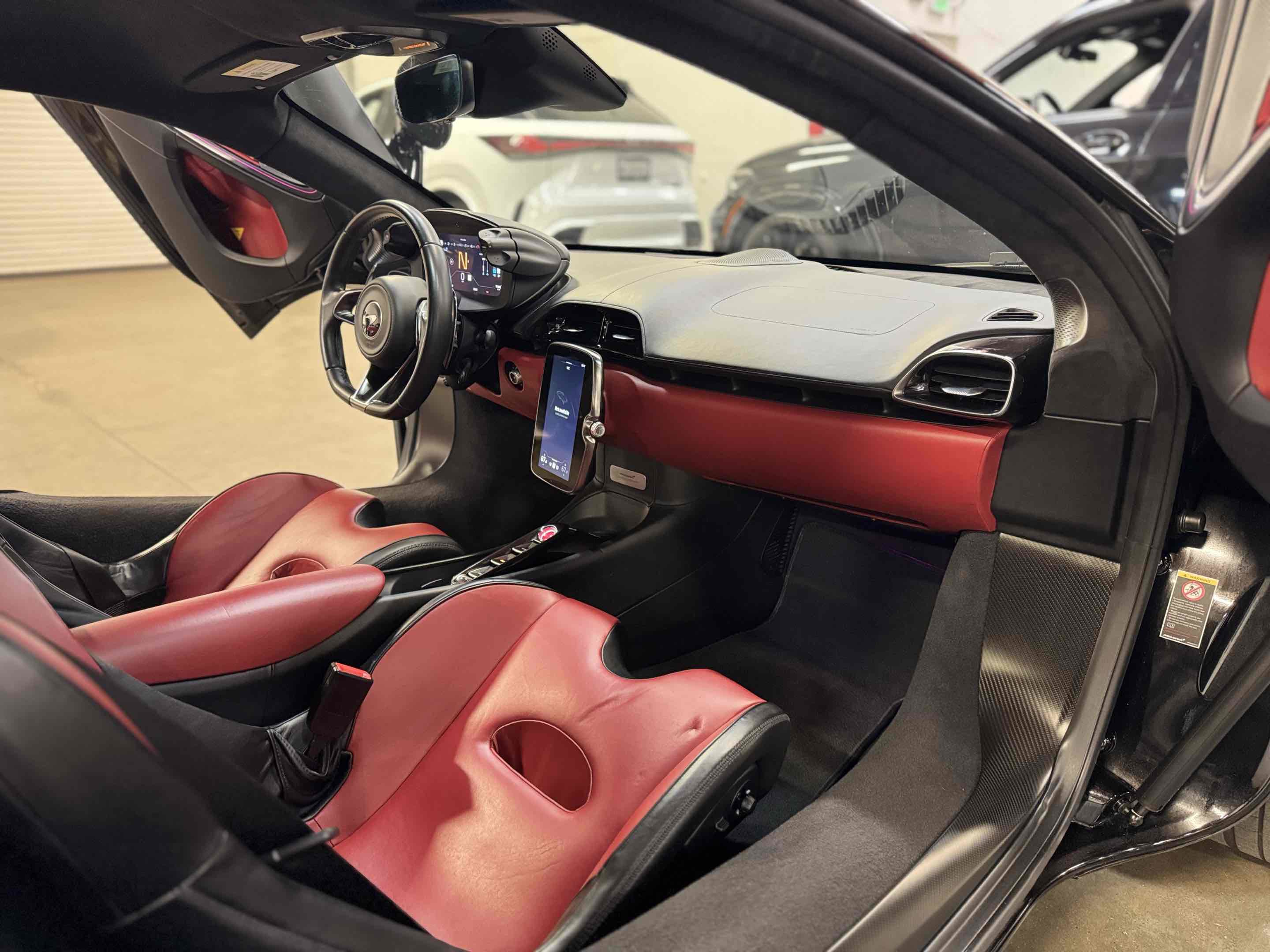 Used 2023 McLaren Artura image 7