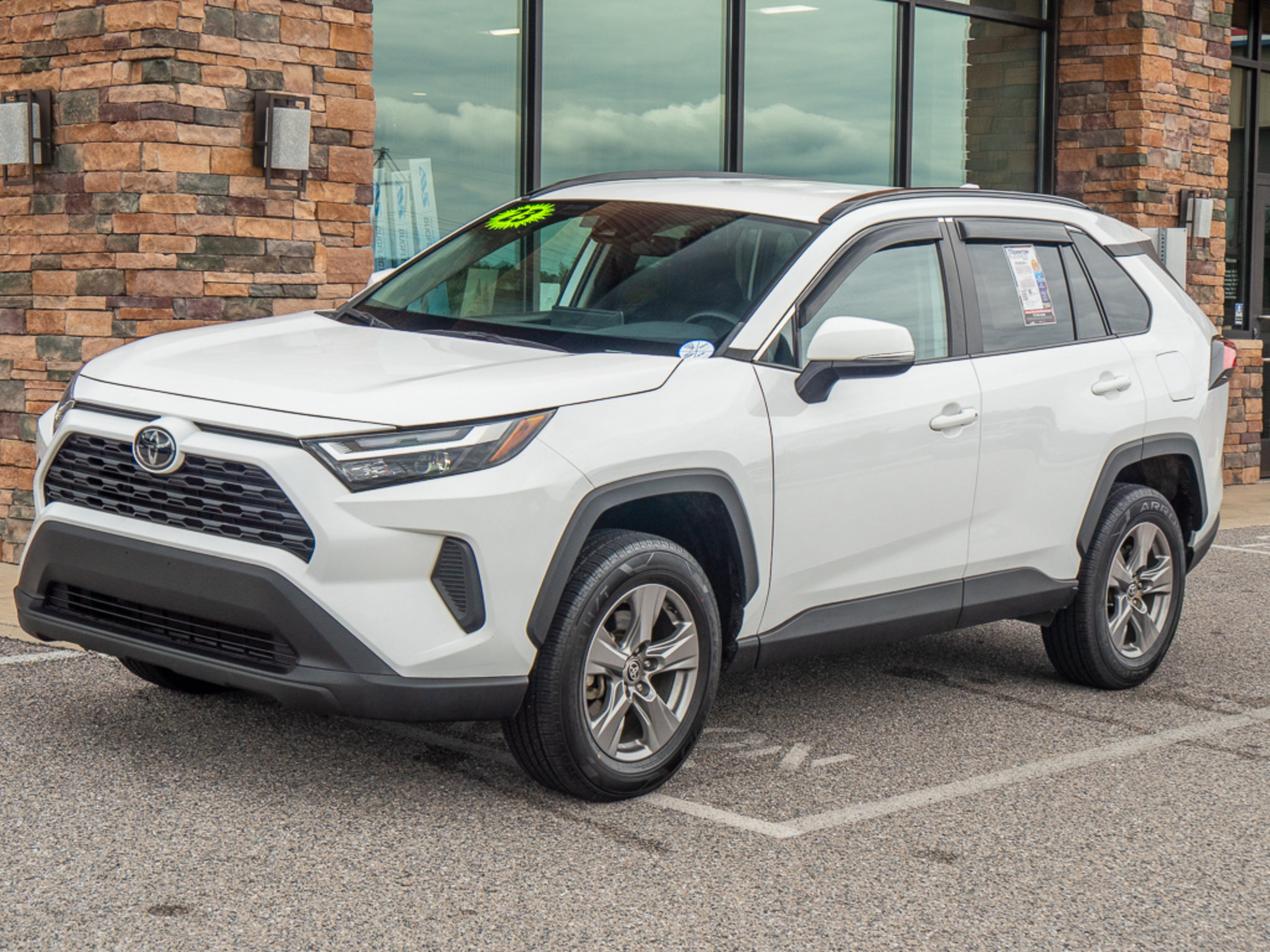 Used 2023 Toyota RAV4 XLE AWD/4WD image 7