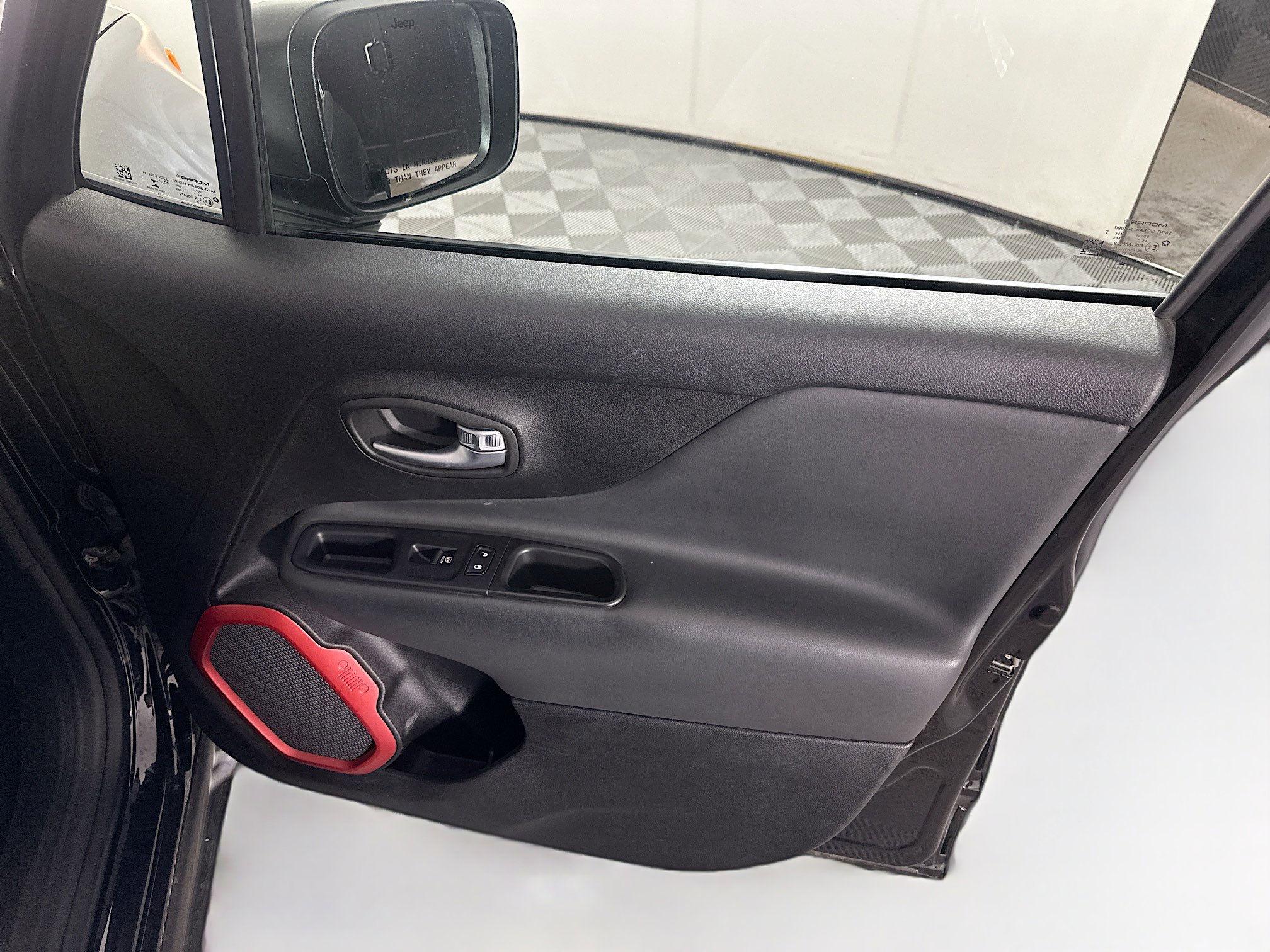 Used 2018 Jeep Renegade Trailhawk AWD/4WD image 30