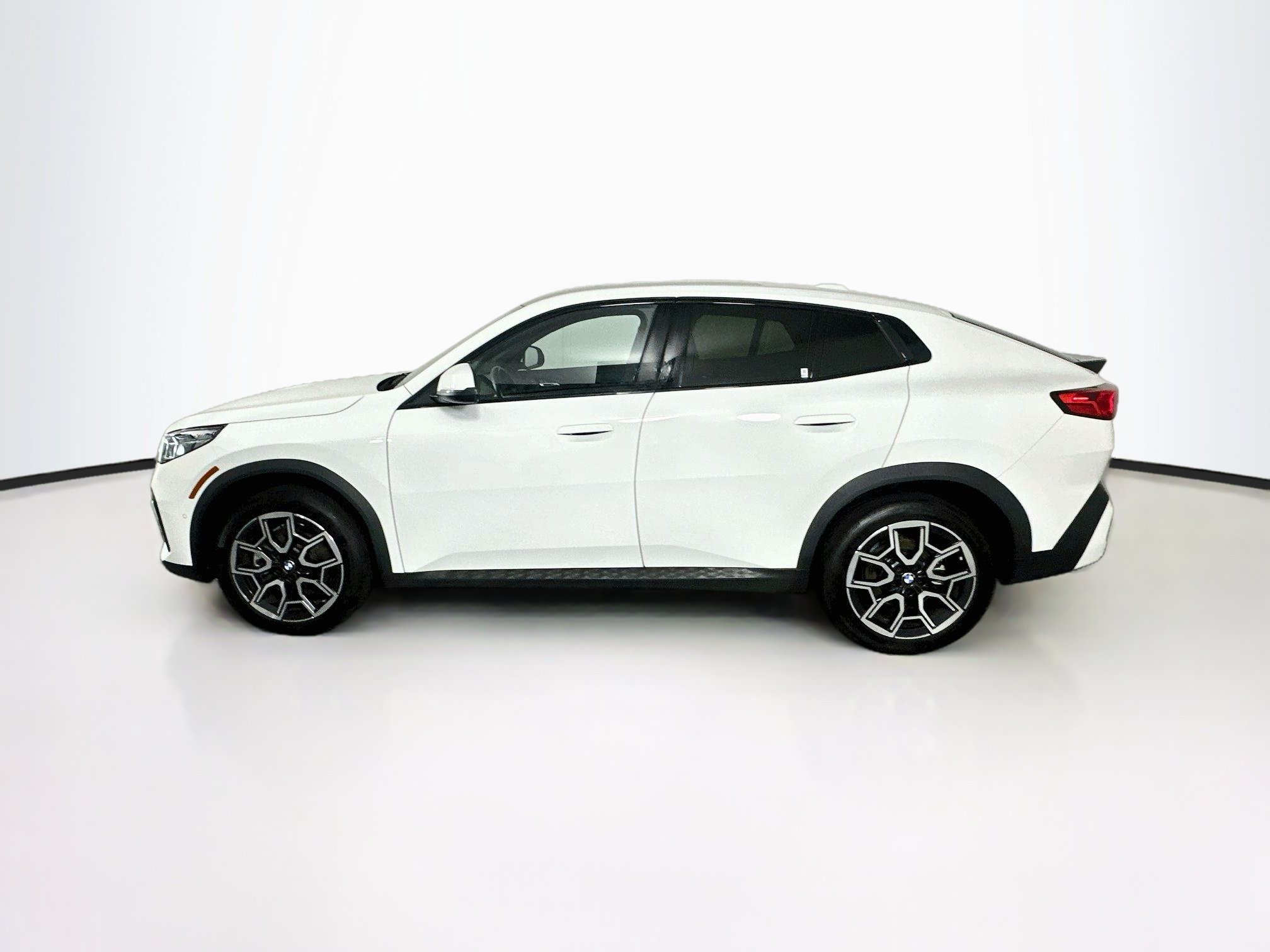 Used 2026 BMW X2 xDrive28i AWD/4WD image 4