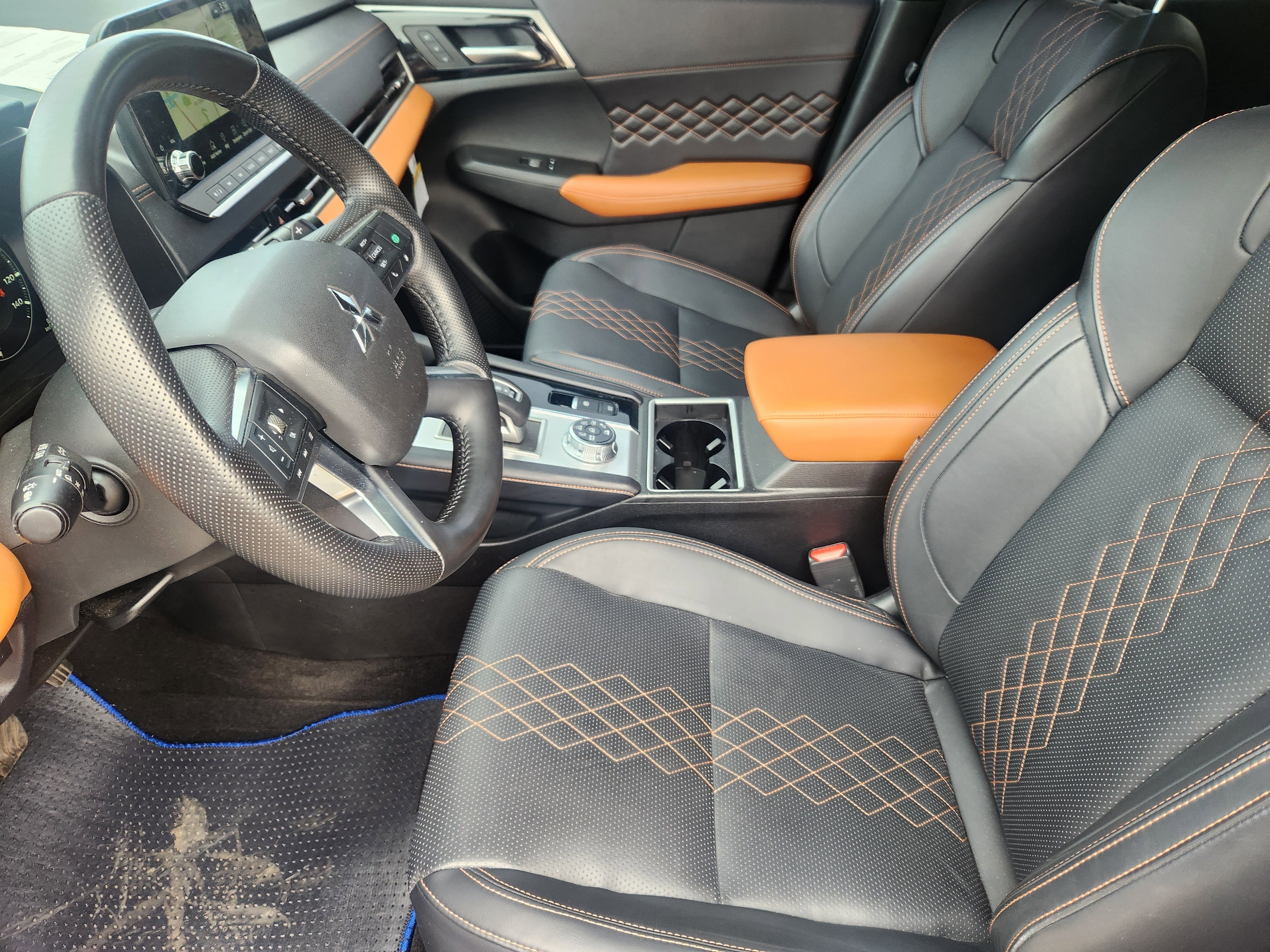 Used 2025 Mitsubishi Outlander SEL AWD/4WD image 14