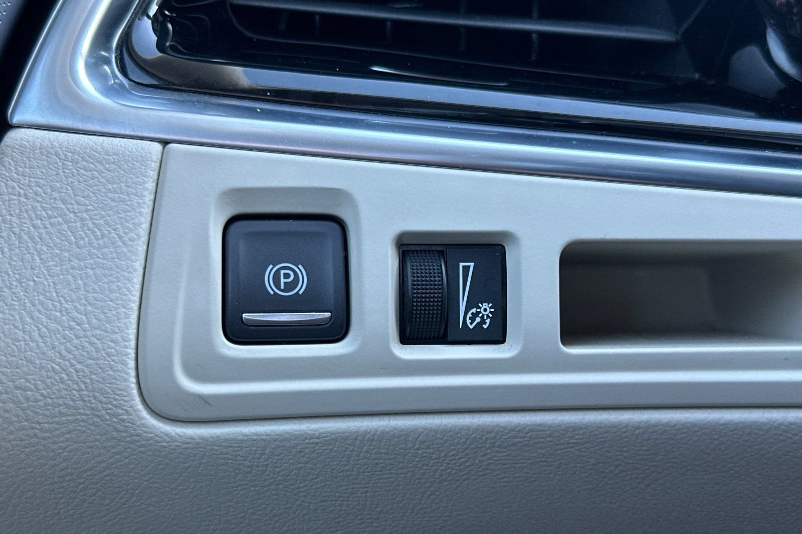 Certified 2025 Cadillac XT6 Premium Luxury image 44