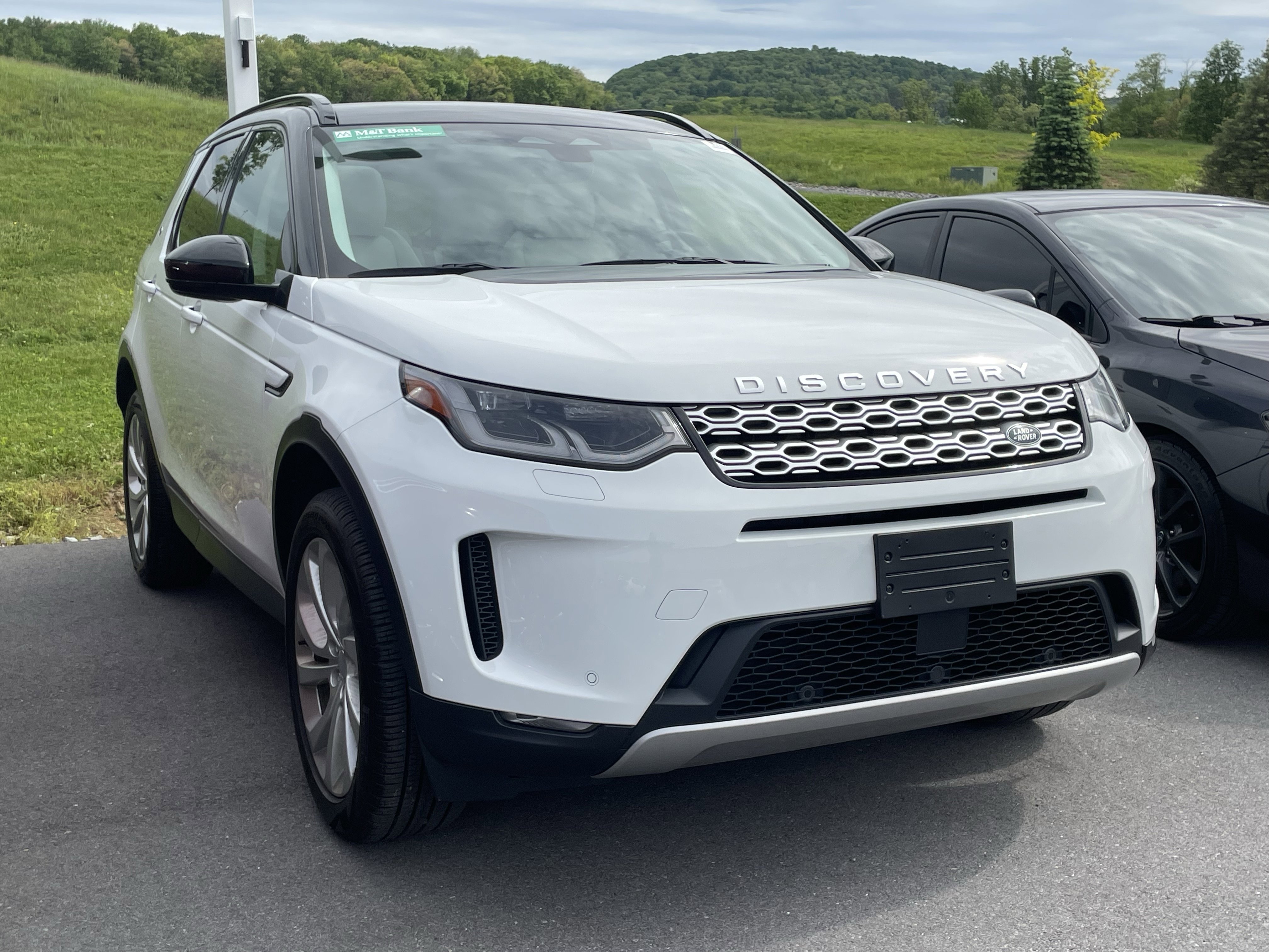 Used 2023 Land Rover Discovery Sport SE AWD/4WD image 1
