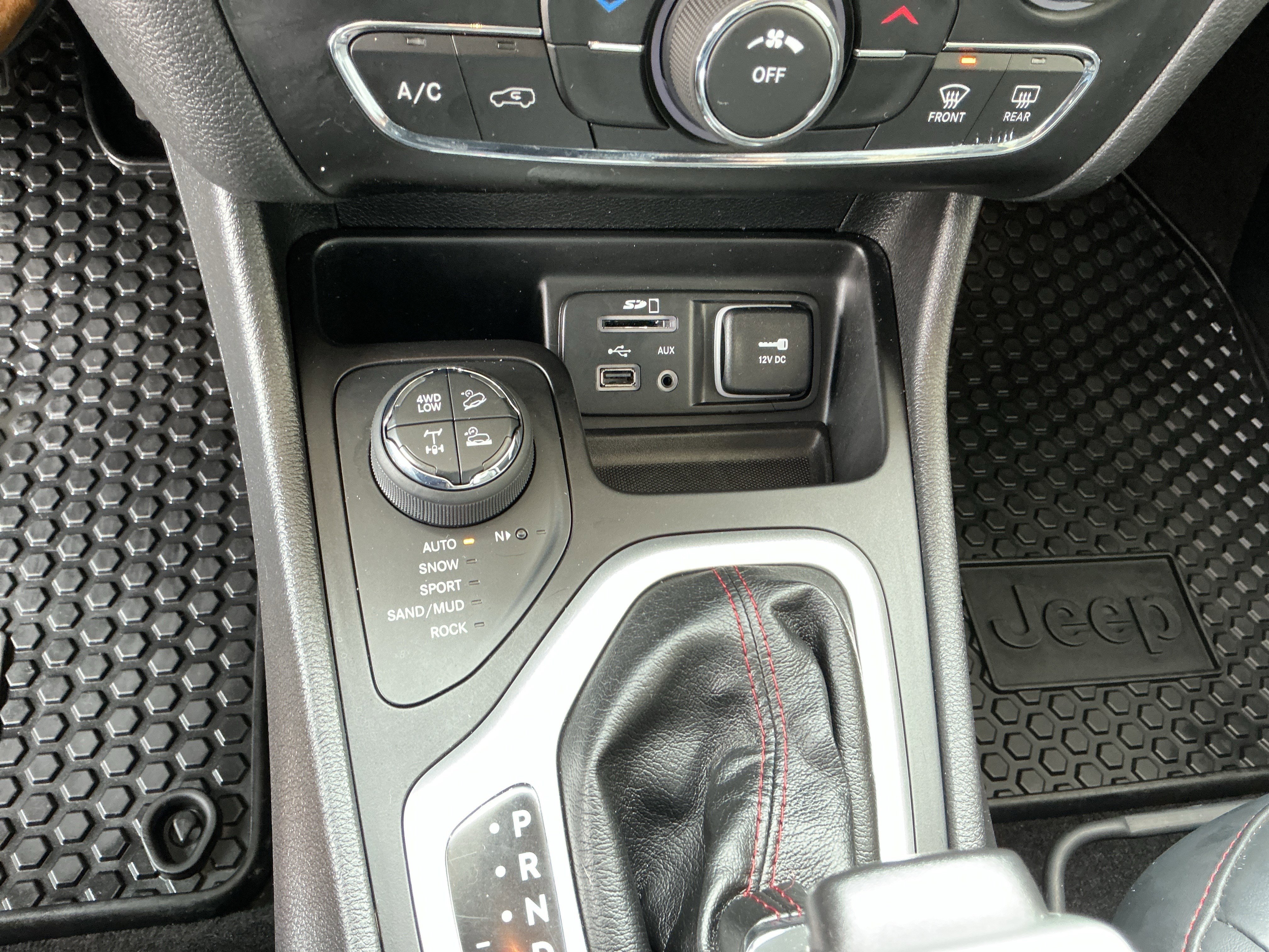 Used 2017 Jeep Cherokee Trailhawk w/ Cold Weather Group image 27