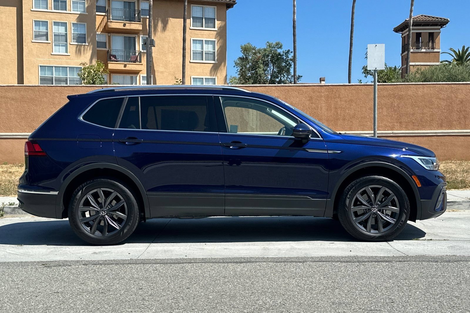 Used 2023 Volkswagen Tiguan SE FWD image 3