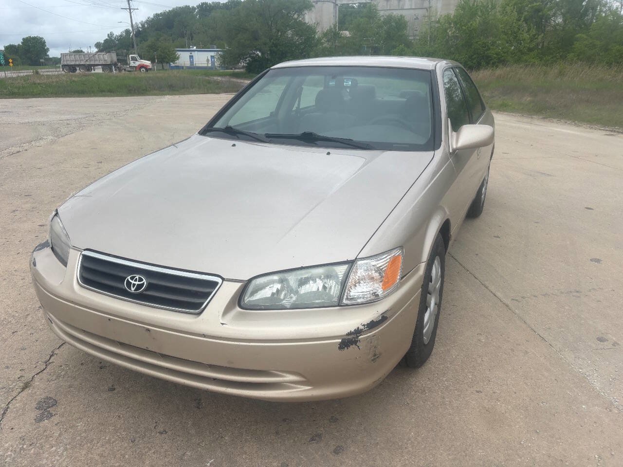 Used 2000 Toyota Camry LE FWD image 2