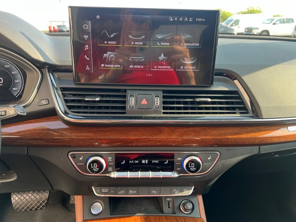 Used 2022 Audi Q5 e Premium Plus w/ Premium Plus Package AWD/4WD image 27