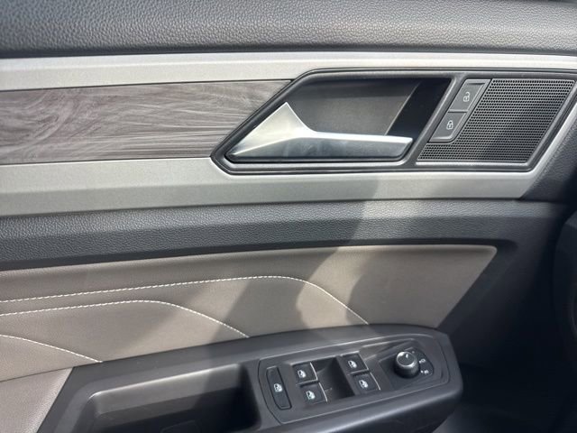 Used 2023 Volkswagen Atlas Cross Sport SE w/ Black Wheel Package image 18