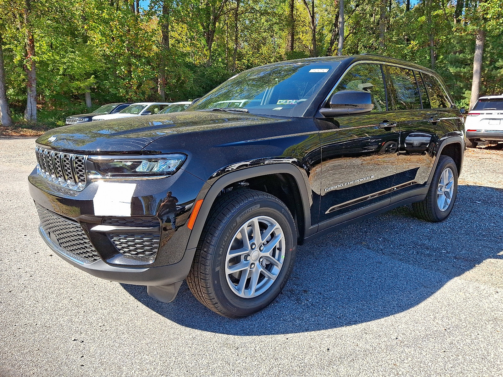 New 2025 Jeep Grand Cherokee Laredo X w/ Luxury Tech Group I image 2