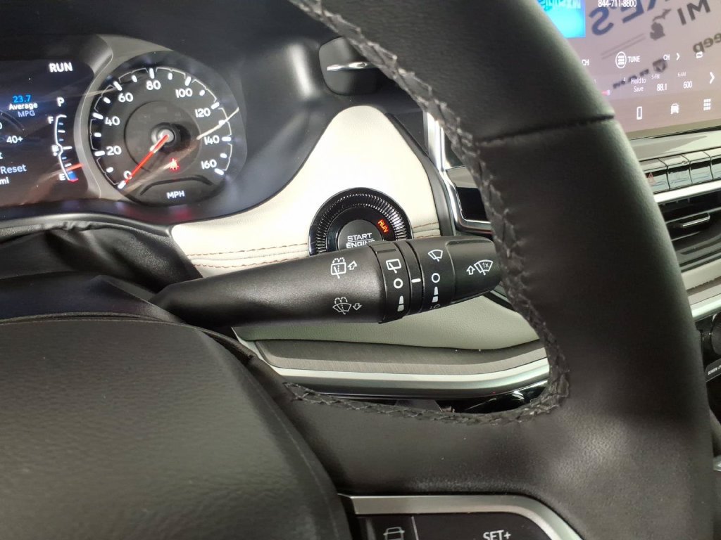 Used 2025 Jeep Compass Limited AWD/4WD image 20