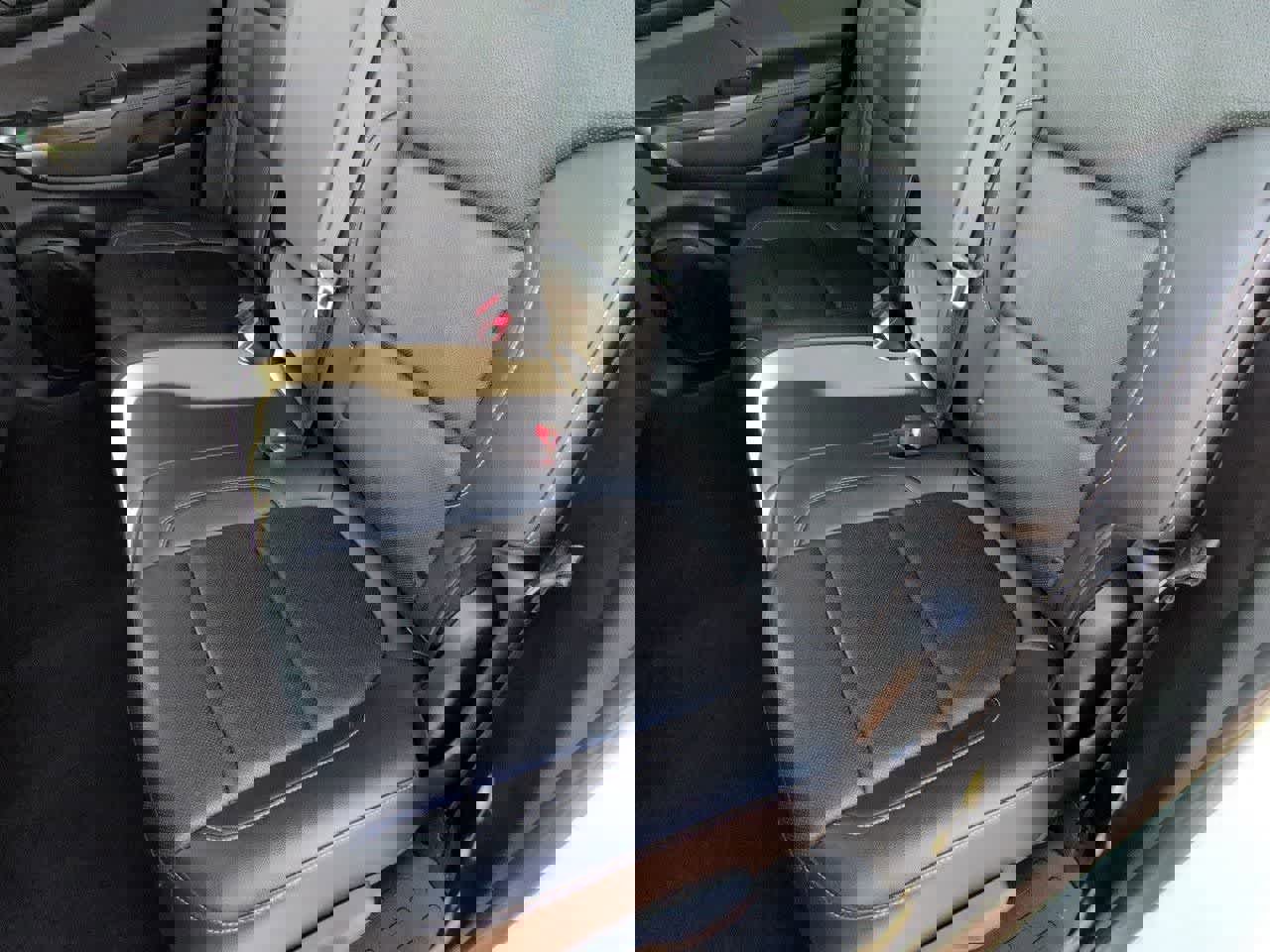 Used 2023 GMC Acadia SLT image 19