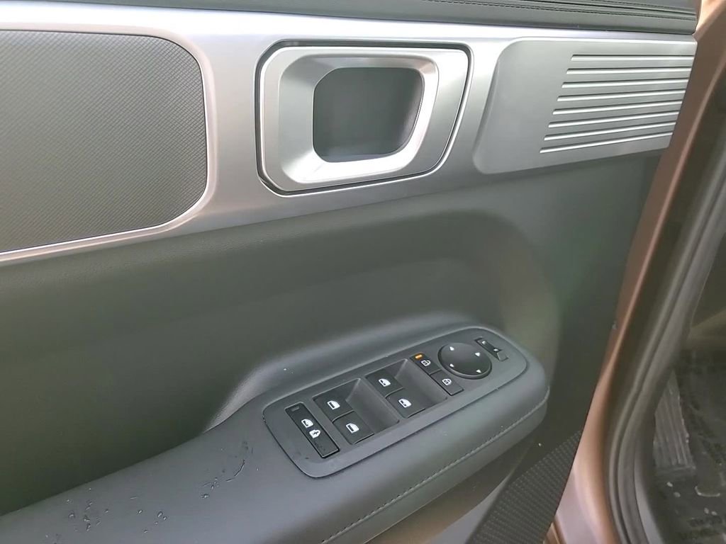 Used 2025 Hyundai Santa Fe XRT image 12