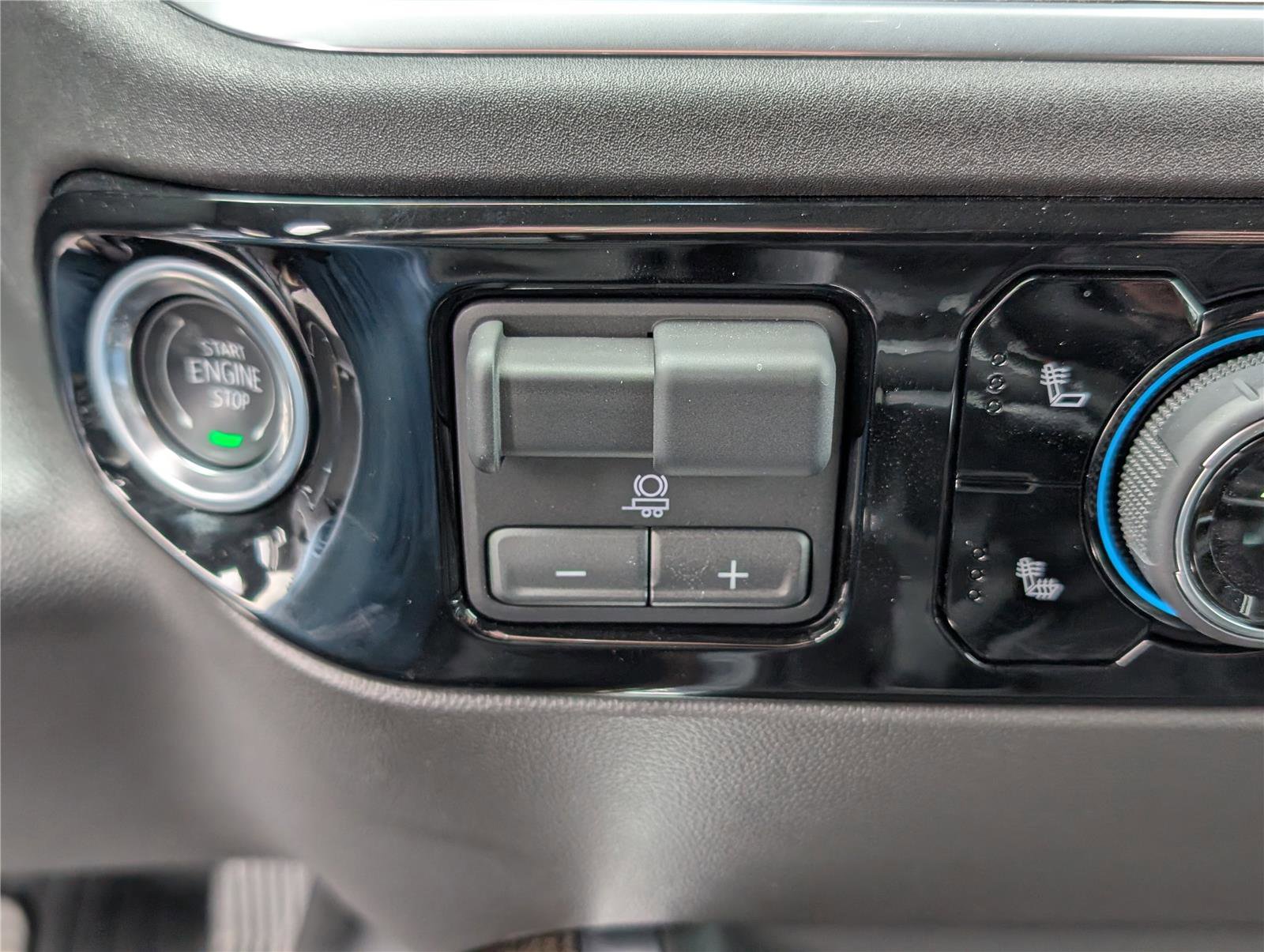 Used 2025 Chevrolet Silverado 1500 LT Trail Boss w/ Convenience Package II image 26