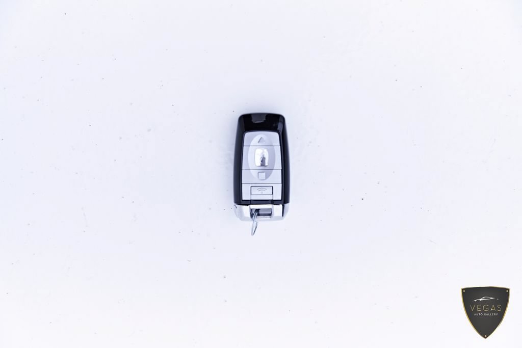 Used 2019 Rolls-Royce Dawn RWD image 96