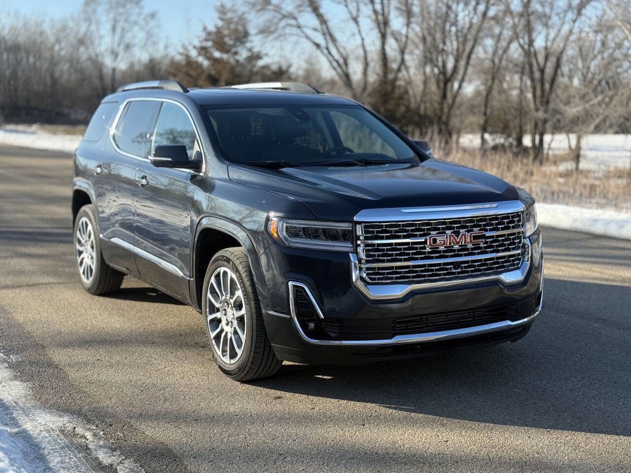 Used 2023 GMC Acadia Denali w/ Denali Ultimate Package AWD/4WD image 2
