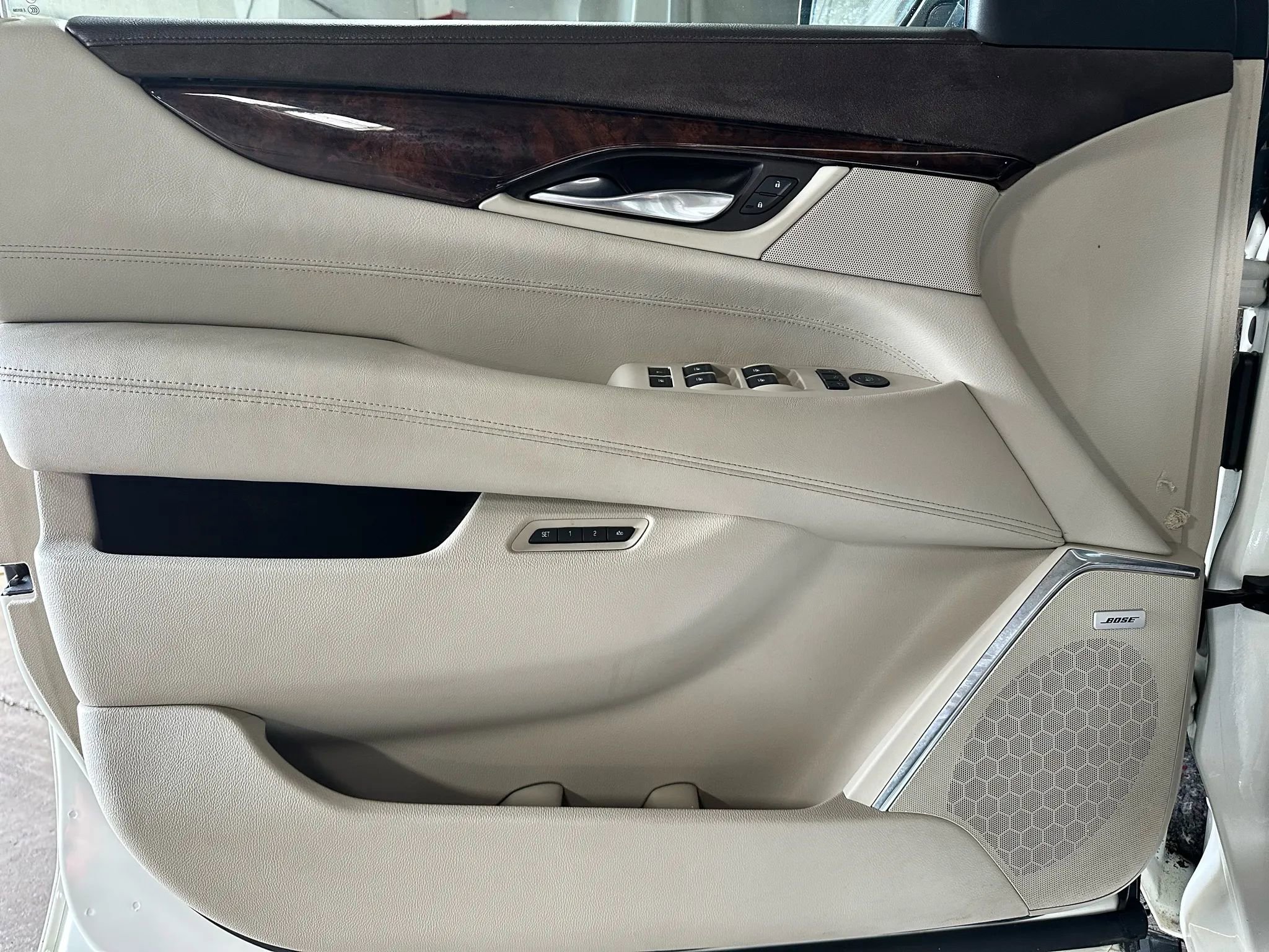 Used 2015 Cadillac Escalade ESV Premium AWD/4WD image 18