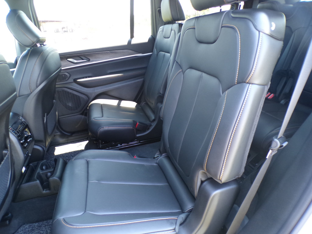 New 2026 Jeep Grand Cherokee L Limited AWD/4WD image 12
